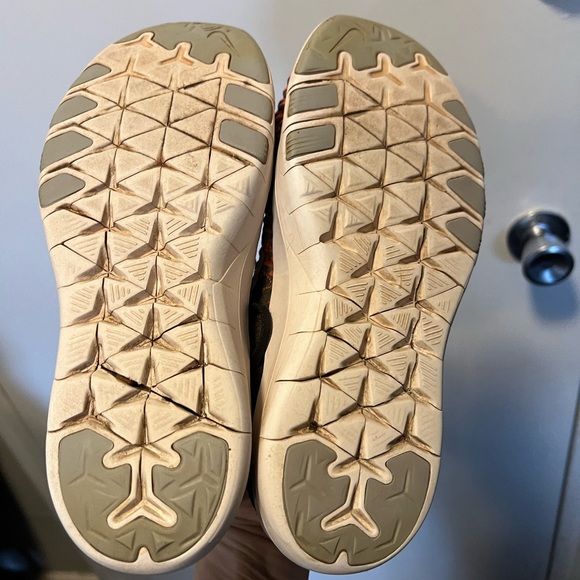 Nike fly knit training shoes - Picture 3 of 4